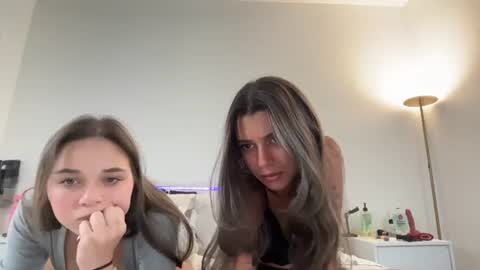 Snapshot of siensky chatting on 07.22.26 Sienna online show from 07.22.26