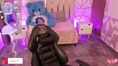 Snapshot of siiam_tay chatting on 09.28.25 Siiam Tay online show from 09.28.25