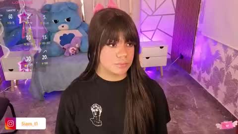 Snapshot of siiam_tay chatting on 10.13.25 Siiam Tay online show from 10.13.25