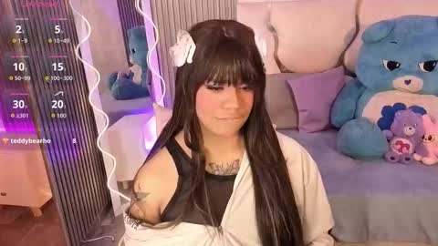 Snapshot of siiam_tay chatting on 10.19.25 Siiam Tay online show from 10.19.25