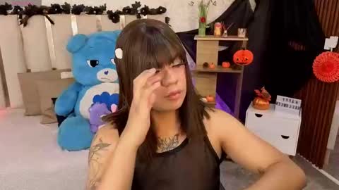 Snapshot of siiam_tay chatting on 11.02.25 Siiam Tay online show from 11.02.25