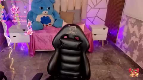 Snapshot of siiam_tay chatting on 12.03.25 Siiam Tay online show from 12.03.25