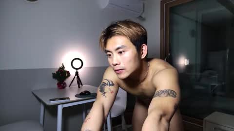 Snapshot of silas_kim chatting on 01.12.26 Silas Kim online show from 01.12.26