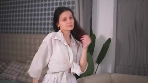 Snapshot of silk_riddle chatting on 03.25.26 Sofia online show from 03.25.26