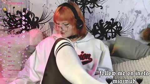 Snapshot of silly_soul chatting on 09.23.25 Mia online show from 09.23.25