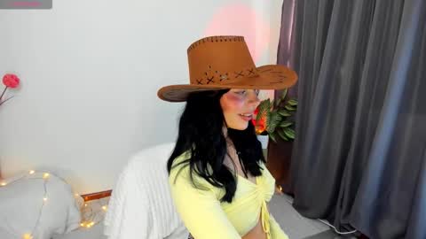 Snapshot of silvanna_moore chatting on 10.24.25 Silvanna online show from 10.24.25