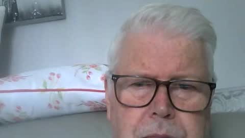 Snapshot of silverfoxpauly chatting on 09.08.25 silverfoxpauly online show from 09.08.25
