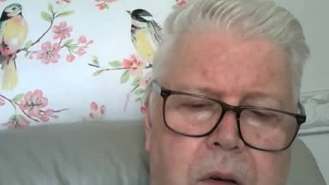 Snapshot of silverfoxpauly chatting on 05.27.26 silverfoxpauly online show from 05.27.26
