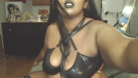 Snapshot of siminfox chatting on 09.18.25 Simin Fox online show from 09.18.25