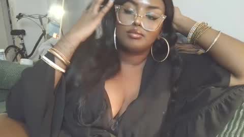 Snapshot of siminfox chatting on 09.21.25 Simin Fox online show from 09.21.25