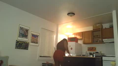 Snapshot of siminfox chatting on 09.30.25 Simin Fox online show from 09.30.25