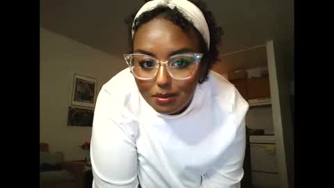 Snapshot of siminfox chatting on 11.27.25 Simin Fox online show from 11.27.25