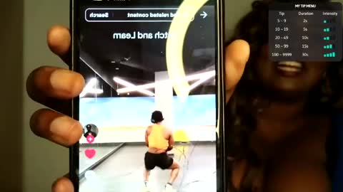 Snapshot of siminfox chatting on 05.19.26 Simin Fox online show from 05.19.26