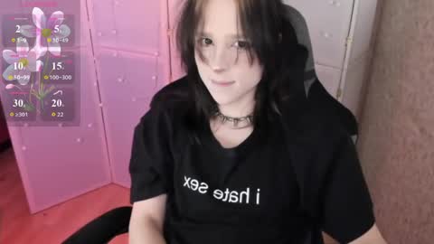 Snapshot of simochka_ chatting on 04.24.26 Simochka online show from 04.24.26