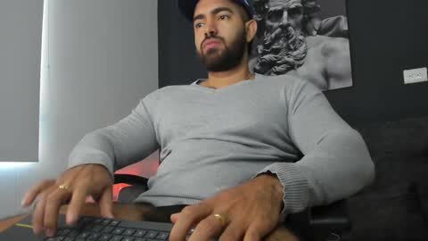 simon_leon01 online show from 01.17.25