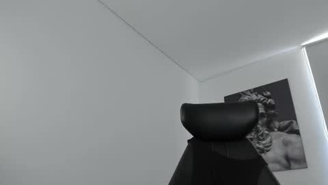 simon_leon01 online show from 10.05.25