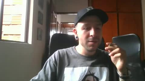 Snapshot of simonm777 chatting on 10.15.25 simonm777 online show from 10.15.25