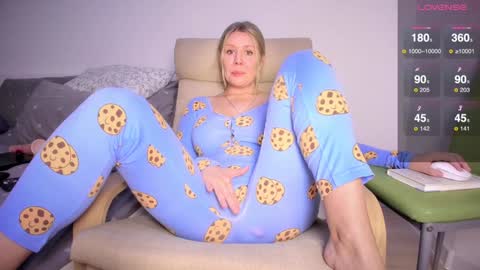 Snapshot of simply_sasha chatting on 01.13.25 A present for me online show from 01.13.25