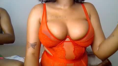 Snapshot of sin_golden chatting on 12.17.25 sin online show from 12.17.25