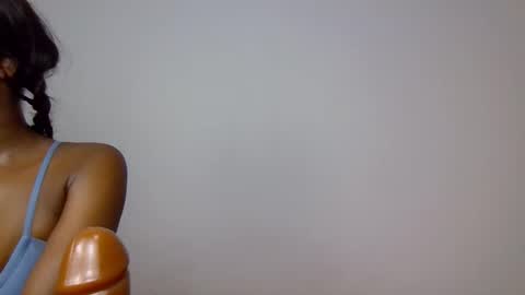 Snapshot of sin_golden chatting on 12.18.25 sin online show from 12.18.25