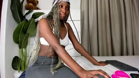 Snapshot of sincerre9_tara chatting on 02.09.25 sincerre9_tara online show from 02.09.25