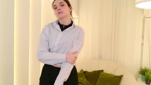 Snapshot of sindell_cryell chatting on 05.15.26 sindell_cryell online show from 05.15.26