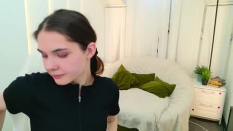 Snapshot of sindell_cryell chatting on 05.18.26 sindell_cryell online show from 05.18.26