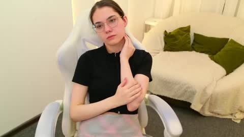 Snapshot of sindell_cryell chatting on 05.18.26 sindell_cryell online show from 05.18.26