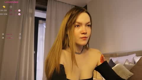 Snapshot of sinfulsmile_ chatting on 03.04.25 Ivy online show from 03.04.25