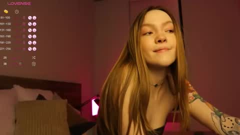 Snapshot of sinfulsmile_ chatting on 03.09.25 Ivy online show from 03.09.25