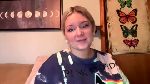 Snapshot of singlesexymom chatting on 01.01.25 singlesexymom online show from 01.01.25