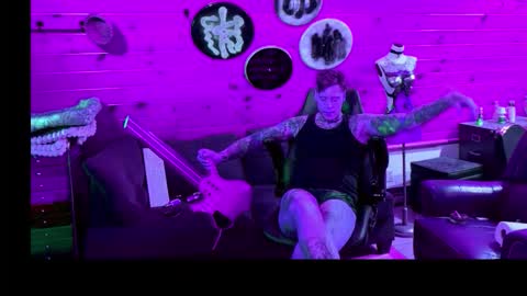 Snapshot of siphonophorslaysstrings chatting on 02.14.26 Unbridledfuckingcrazy online show from 02.14.26