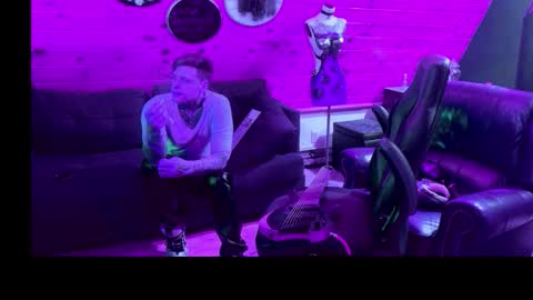 Snapshot of siphonophorslaysstrings chatting on 02.25.26 Unbridledfuckingcrazy online show from 02.25.26