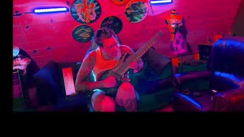 Snapshot of siphonophorslaysstrings chatting on 04.07.26 Unbridledfuckingcrazy online show from 04.07.26