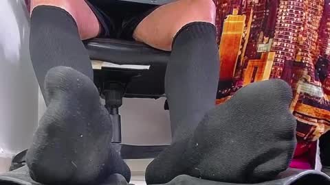 Snapshot of sir_kev66 chatting on 03.12.25 only foot worshipers here online show from 03.12.25