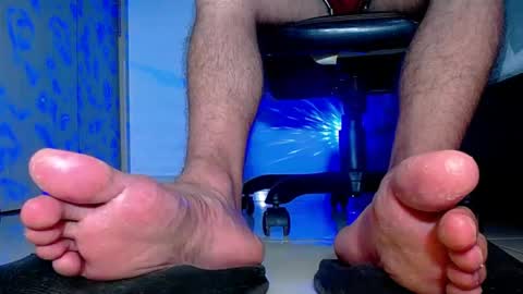 Snapshot of sir_kev66 chatting on 09.12.25 only foot worshipers here online show from 09.12.25
