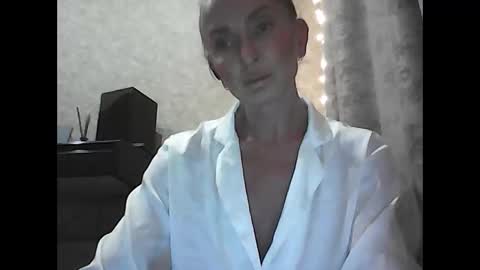 Snapshot of siren_voise chatting on 02.26.26 siren_voise online show from 02.26.26