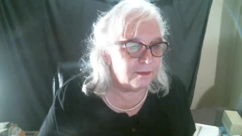 Sissy Diane online show from 11.22.25