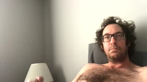 Snapshot of sixfootseven chatting on 02.19.26 sixfootseven online show from 02.19.26