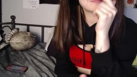 sk8t3rgurl online show from 11.12.25