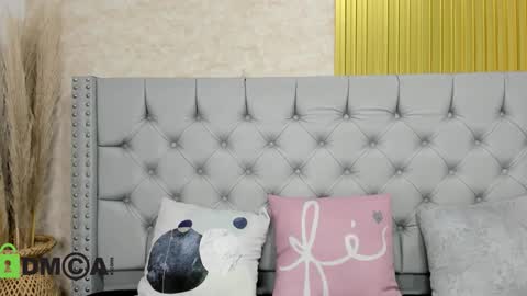 Snapshot of skarlet04 chatting on 10.01.25 Skarlet online show from 10.01.25