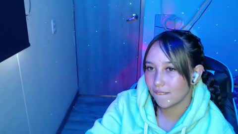 Snapshot of skarlet_adams chatting on 02.10.26 Alice online show from 02.10.26