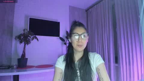 Snapshot of skarlettforeve chatting on 04.15.26 skarlett online show from 04.15.26