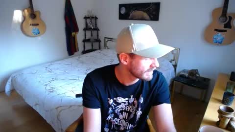 Snapshot of skatejocke chatting on 11.17.25 skatejocke online show from 11.17.25