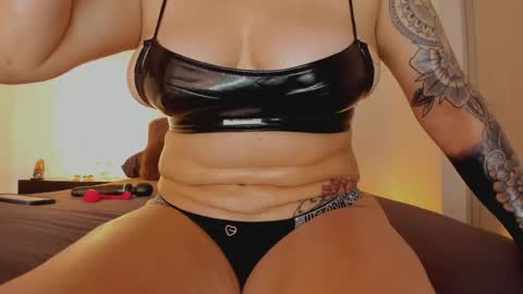 Snapshot of skay_hot chatting on 05.15.26 Skay online show from 05.15.26