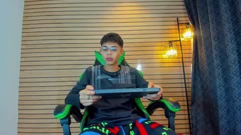 skiiny_boy online show from 04.10.26