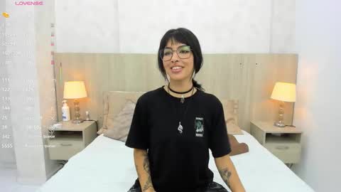 Snapshot of skinny_emily chatting on 09.28.25 Emily Rojas online show from 09.28.25