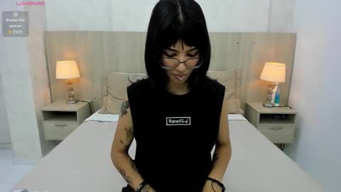 Snapshot of skinny_emily chatting on 10.14.25 Emily Rojas online show from 10.14.25