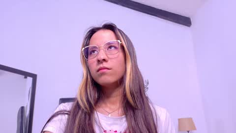 Snapshot of skinny_hottie18 chatting on 01.21.25 skinny_hottie18 online show from 01.21.25