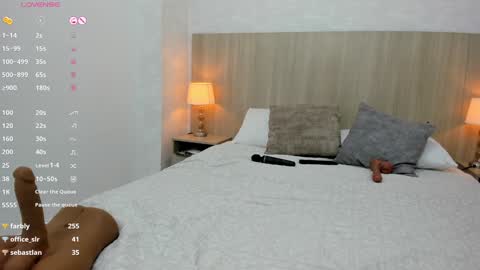 Snapshot of skinny_lilly chatting on 12.21.24 lilly online show from 12.21.24